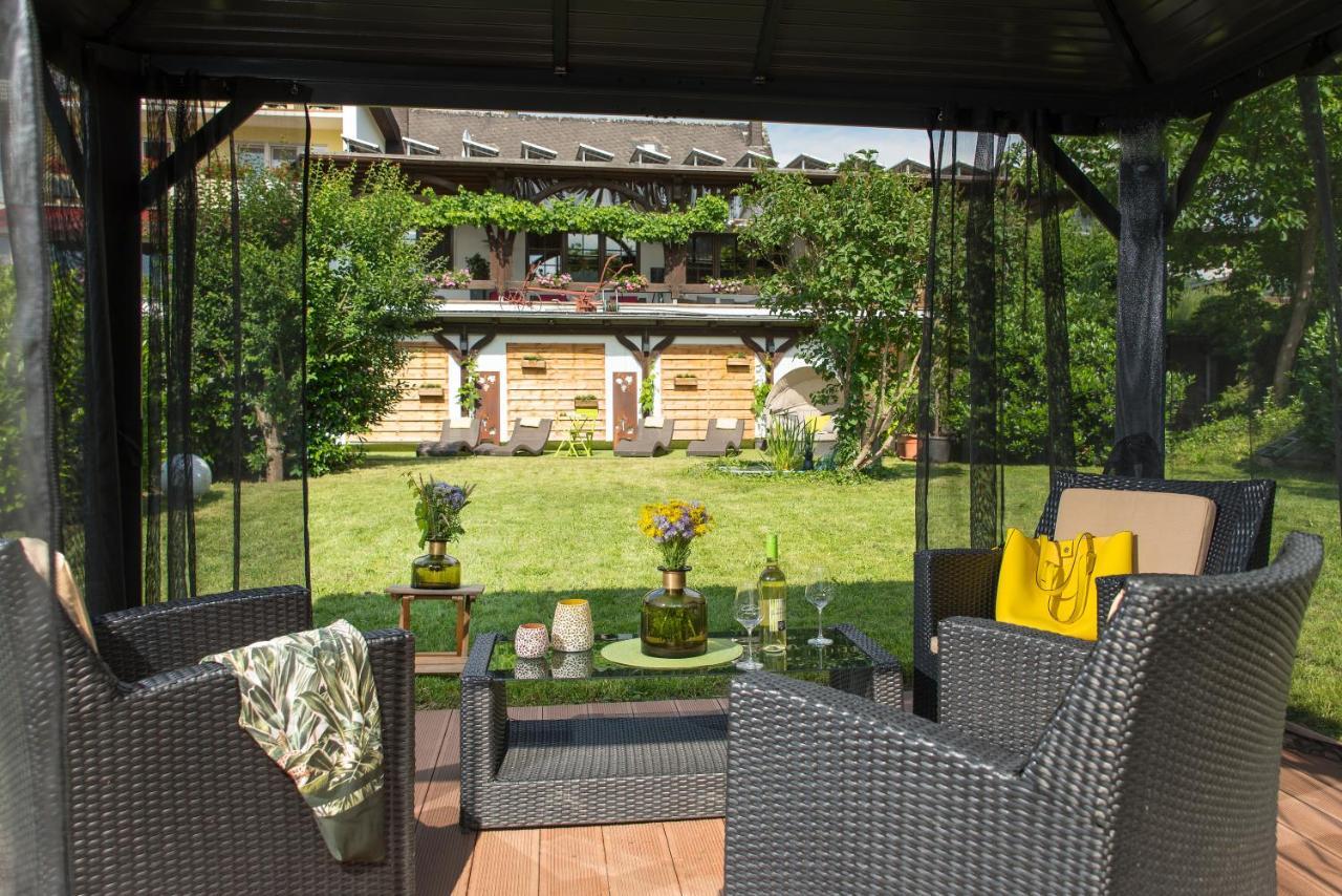 Weinhotel Sonnenschein Ernst Exterior photo