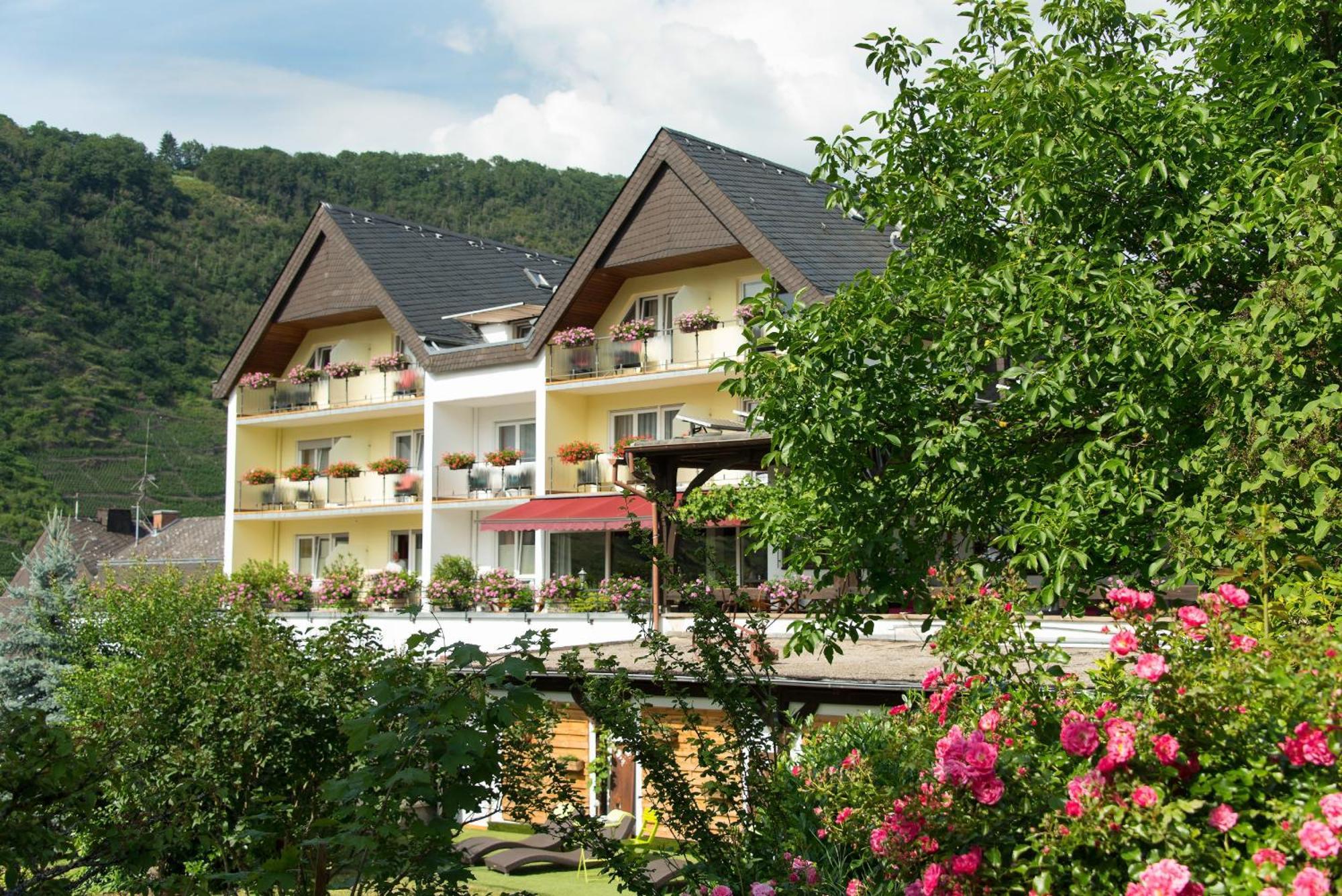 Weinhotel Sonnenschein Ernst Exterior photo