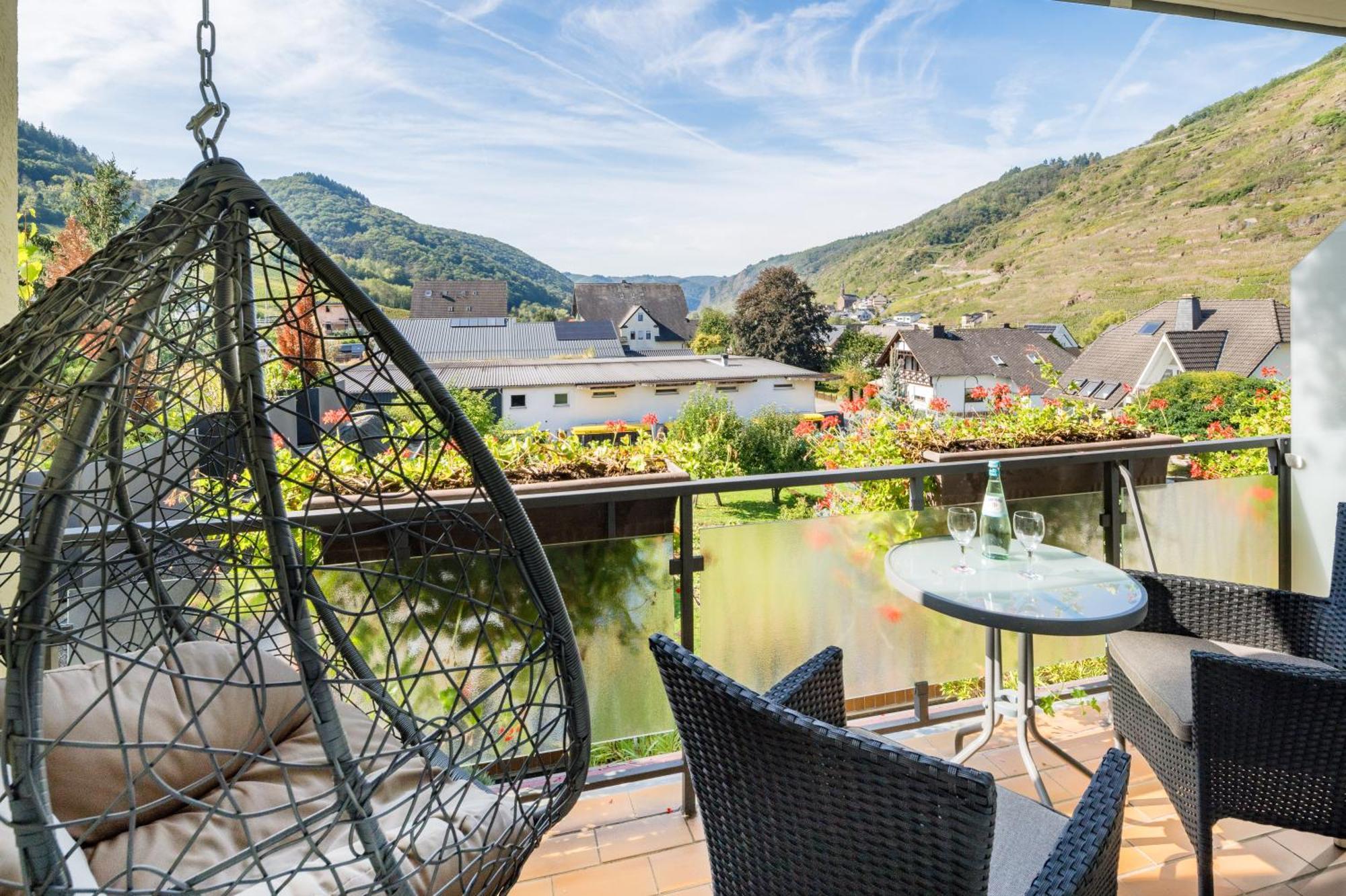 Weinhotel Sonnenschein Ernst Exterior photo