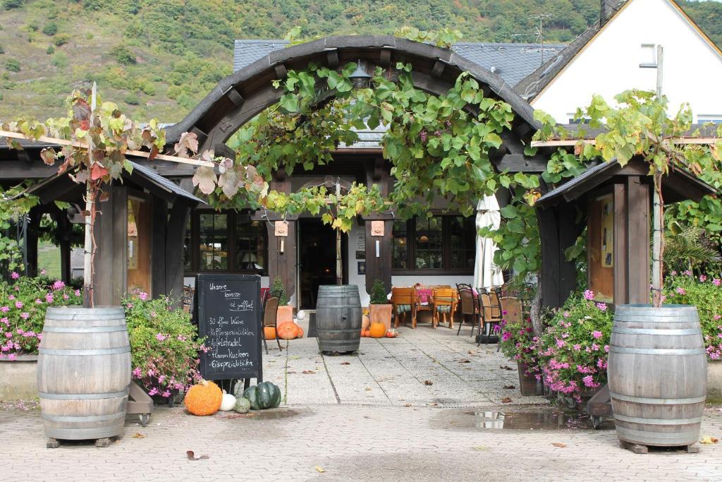 Weinhotel Sonnenschein Ernst Exterior photo